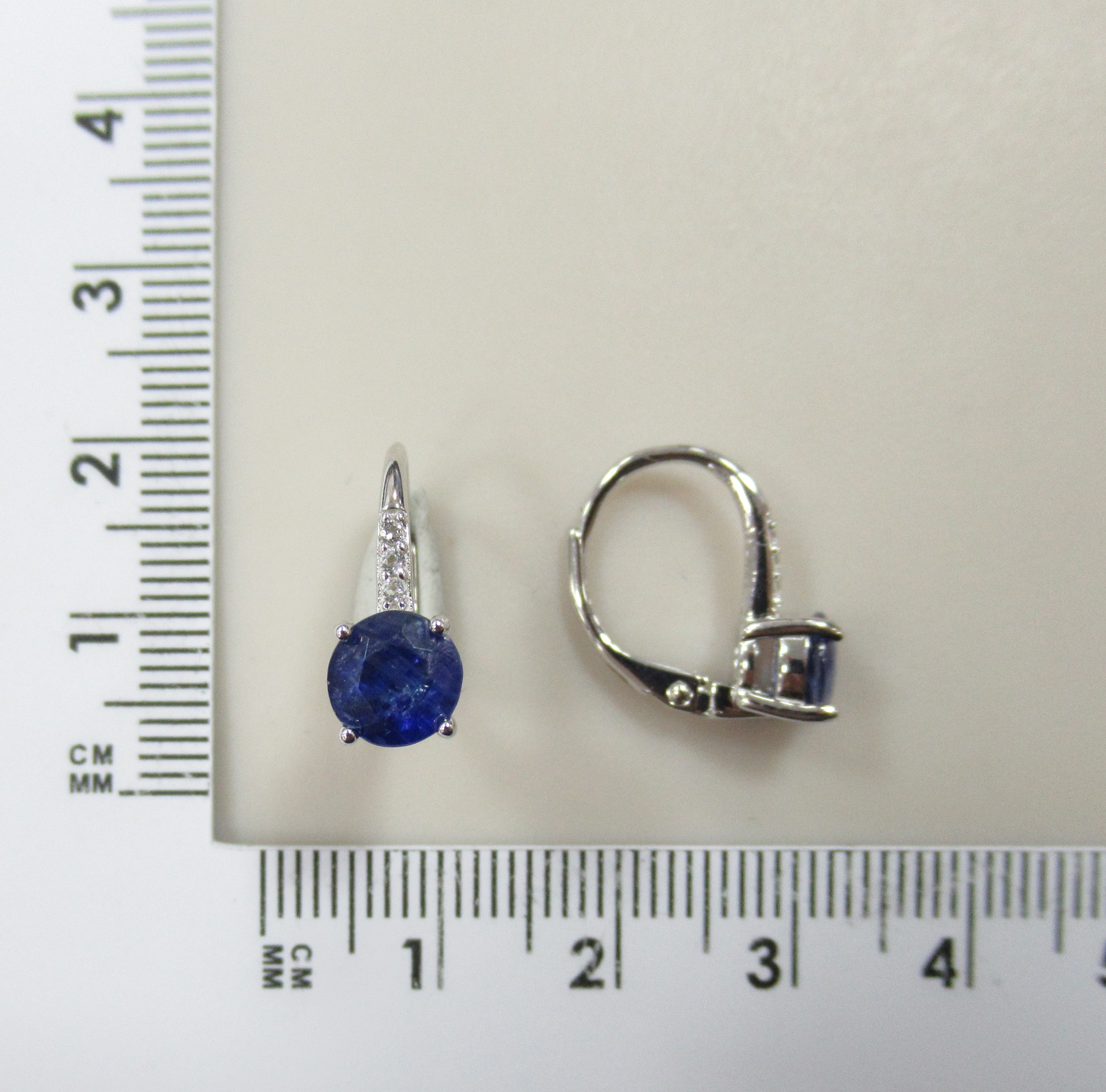 Серебряные серьги с кианитами
